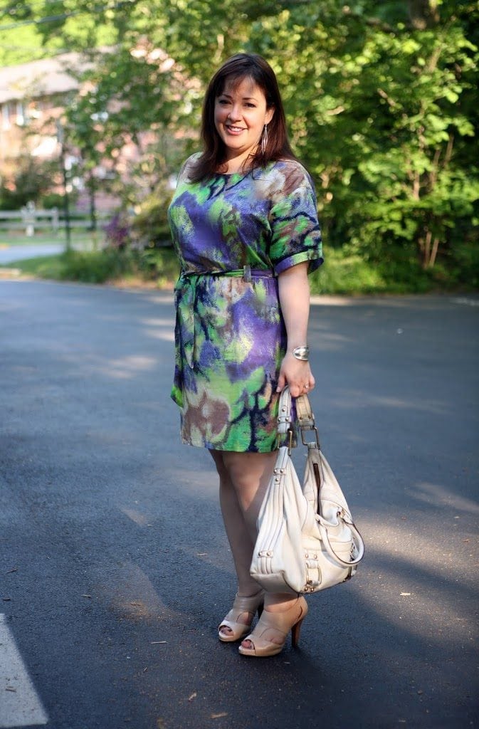 Watercolor Print Silk Dress for Spring 1 Alison Gary, over 40 fashion blogger at Wardrobe Oxygen wearing a watercolor print silk dress while carrying a white leather handbag from Banana Republic