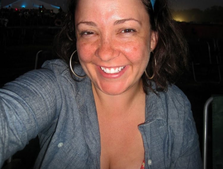 A Recap of Bonnaroo 2011 and What I Saw Sunday 13 Alison Gary dirty and smiling at Bonnaroo 2011