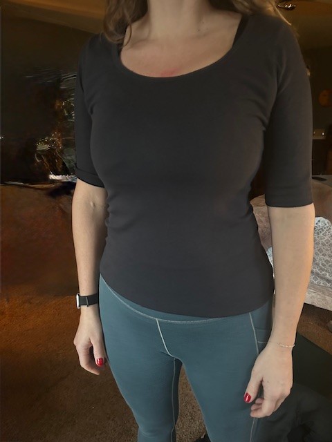 Forme Bra Review What does the Forme Bra look like under clothes? Showing the forme posture bra under a fitted tee and how there are no lines and good bust shape