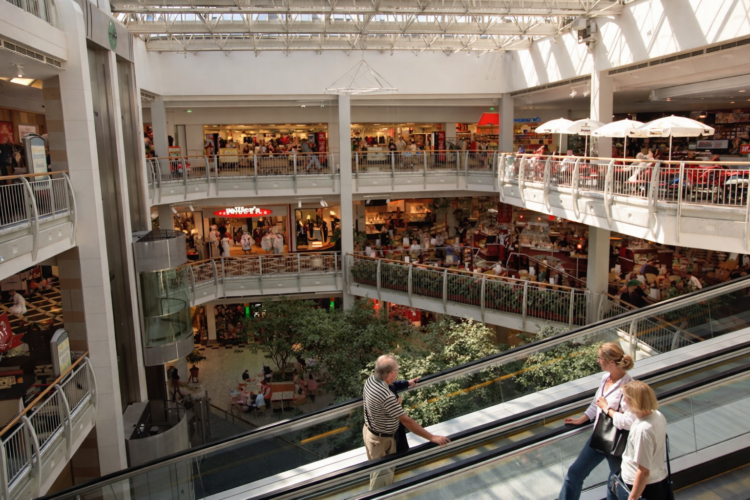 We Need to Talk About Leslie Wexner Retail Brands 8 a shopping mall in the 90s